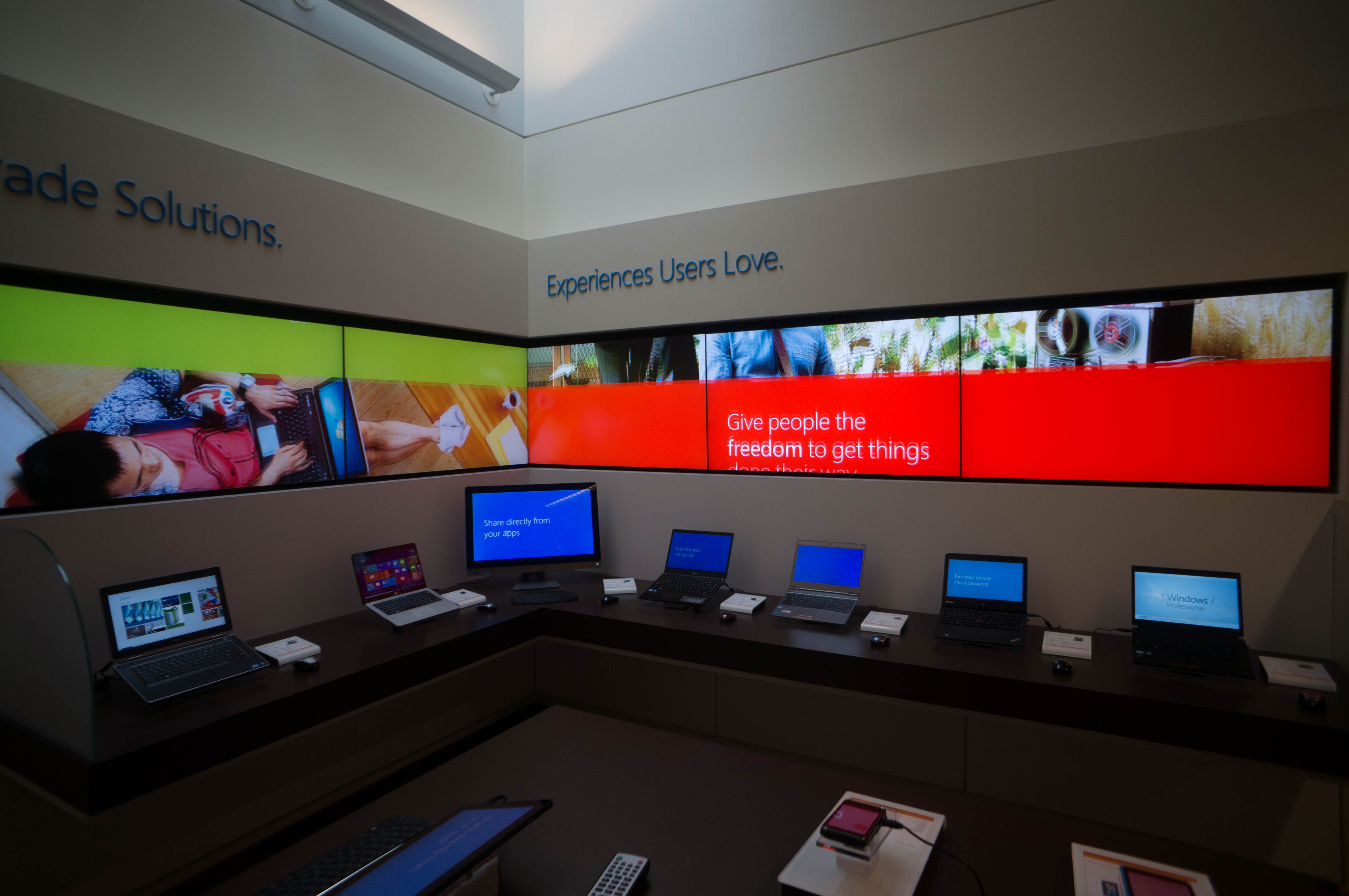 Microsoft Executive Briefing Center - Device Bar Animations